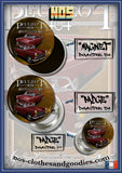 badge / magnet /porte clé décapsuleur Peugeot 404 rouge 1969 av/ar